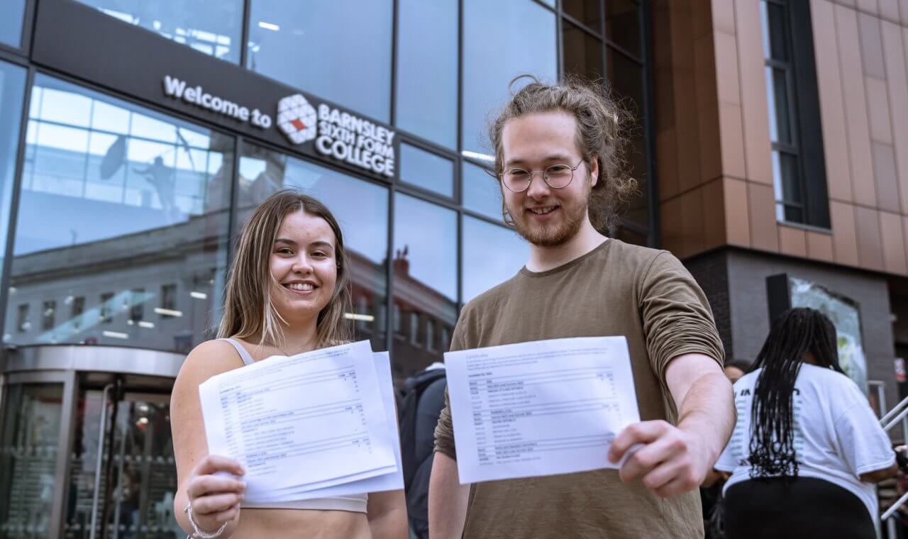 Photo of students Roni Coupland (left) and Thomas Webster.
